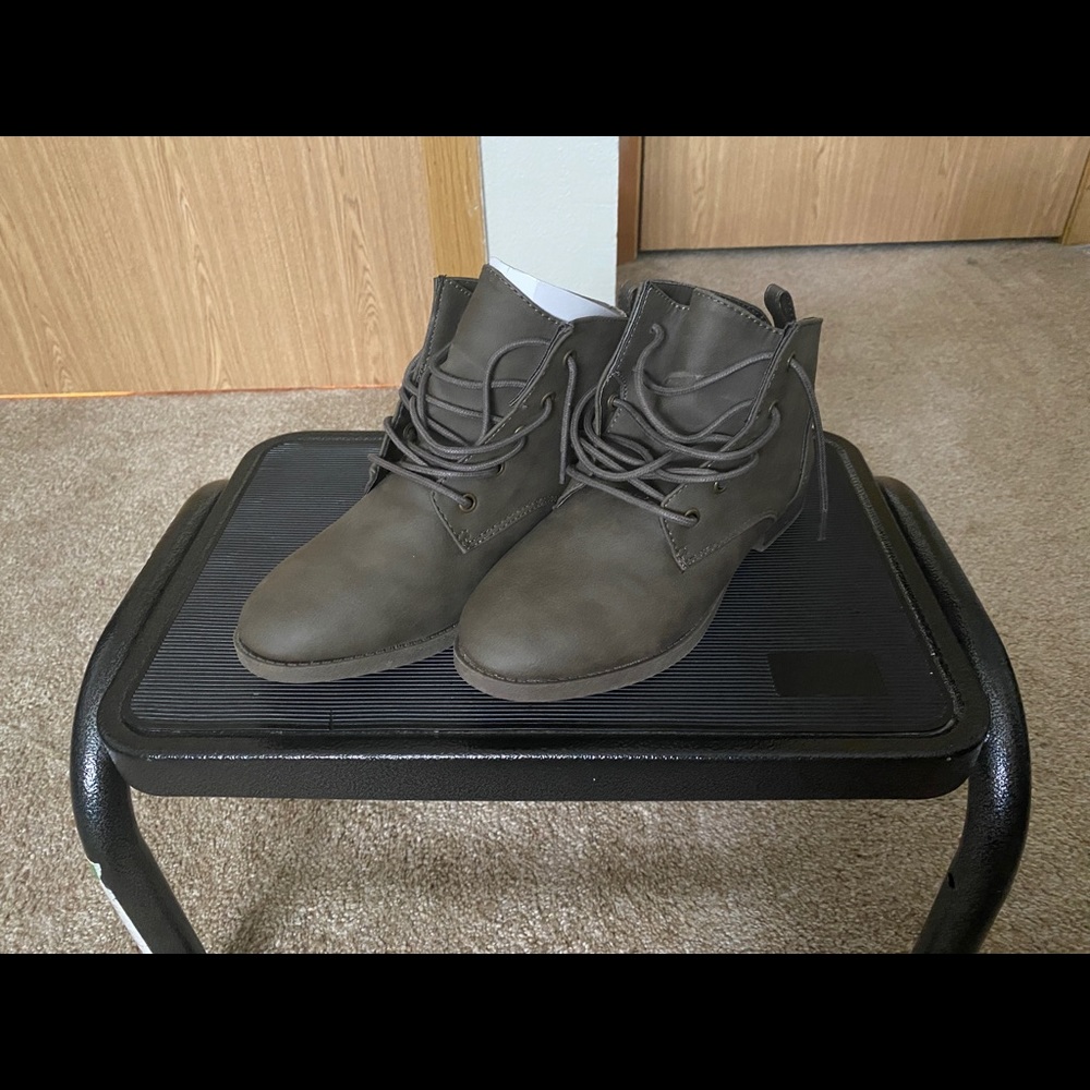 American Eagle booties